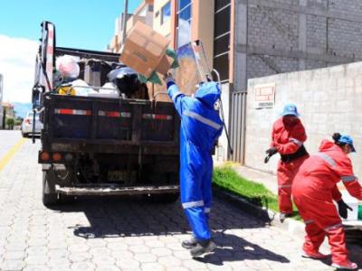 20 conjuntos habitacionales de Quito separan la basura para ayudar a los&nbsp;recicladores